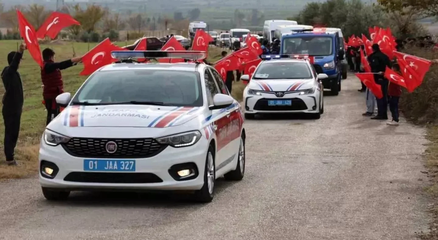 Şehidin kızıyla görüntüleri yürek yaktı.