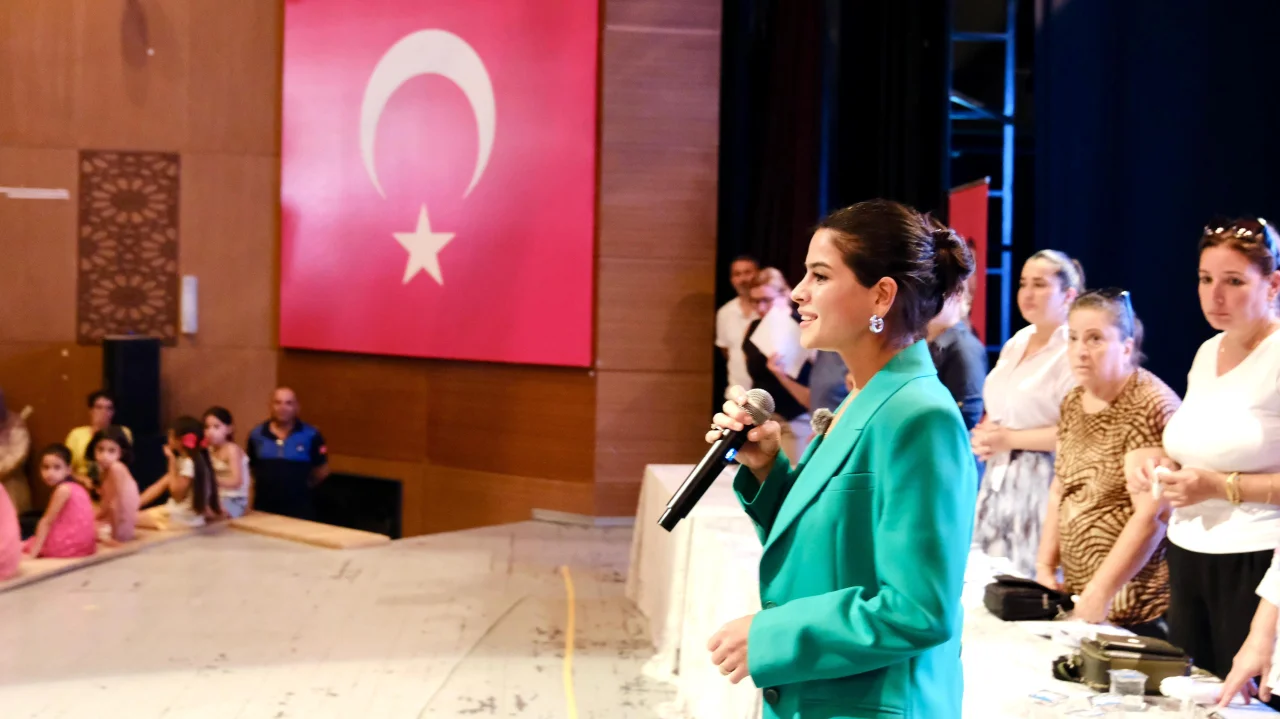 -Ceyhan Belediyesi’nden 1000 Öğrenciye Çanta ve Kırtasiye Desteği