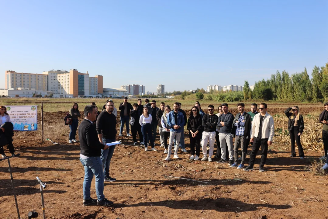 Çukurova Üniversitesi Toprak Günü Etkinlikleri Öğrencilerin Rekabetiyle Başladı