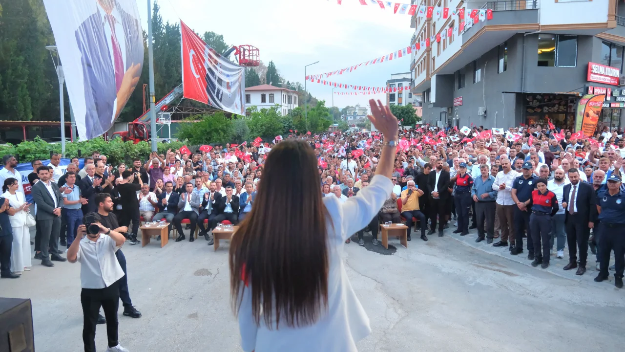 -Ceyhan'ın İlk Araç Üst Geçit Köprüsünün Temeli Coşkuyla Atıldı